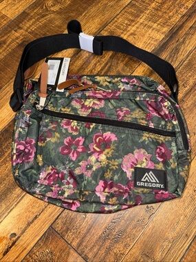 Gregory utility shoulder S: garden tapestry